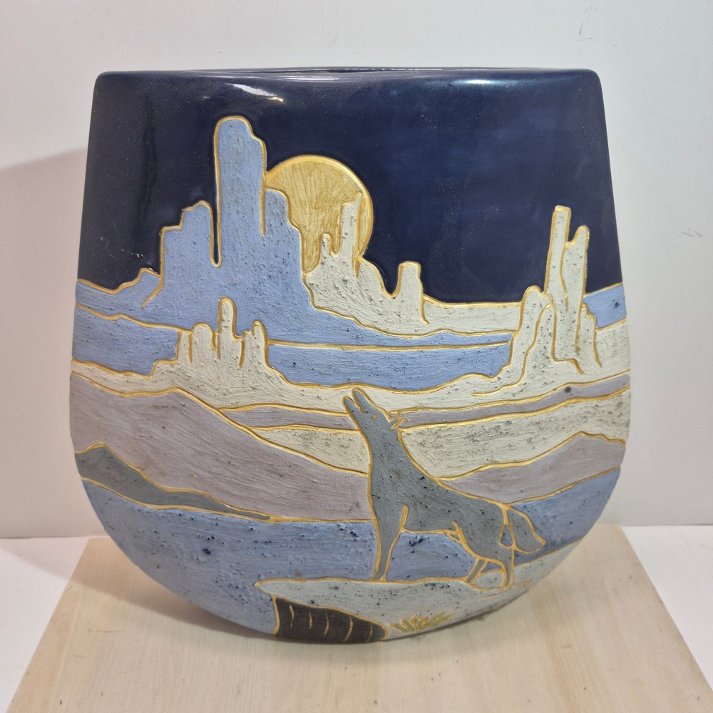 Lupe D Ortiz Alamogordo NM Pottery Vase Howling Coyote Cactus Desert Scene 11.5"
